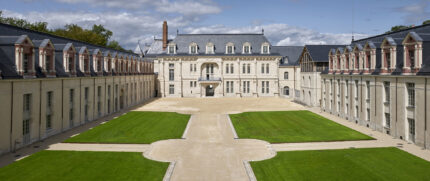 Château de Villers-Cotterêts, cour des offices